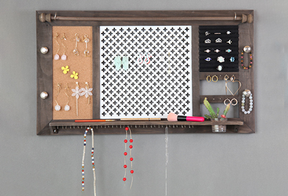<strong>Multifunctional Wall Jewelry Organizer</strong>
